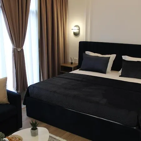 Center 4* تيرانا